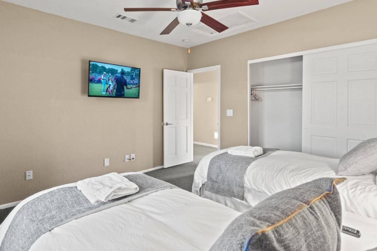 Premier Hosts Present Scottsdale Luxury Oasis With Lagoon Pool Holiday home