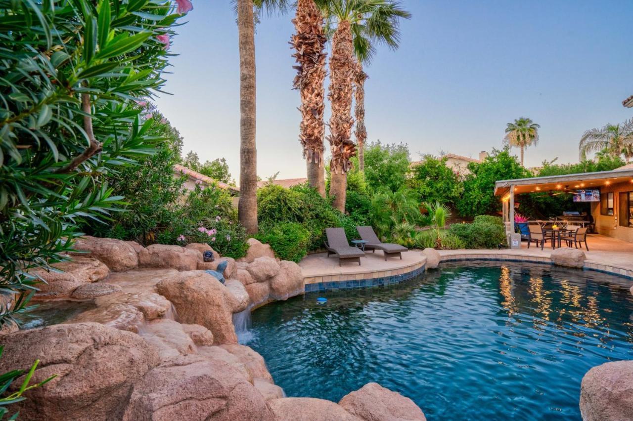 Premier Hosts Present Scottsdale Luxury Oasis With Lagoon Pool Holiday home